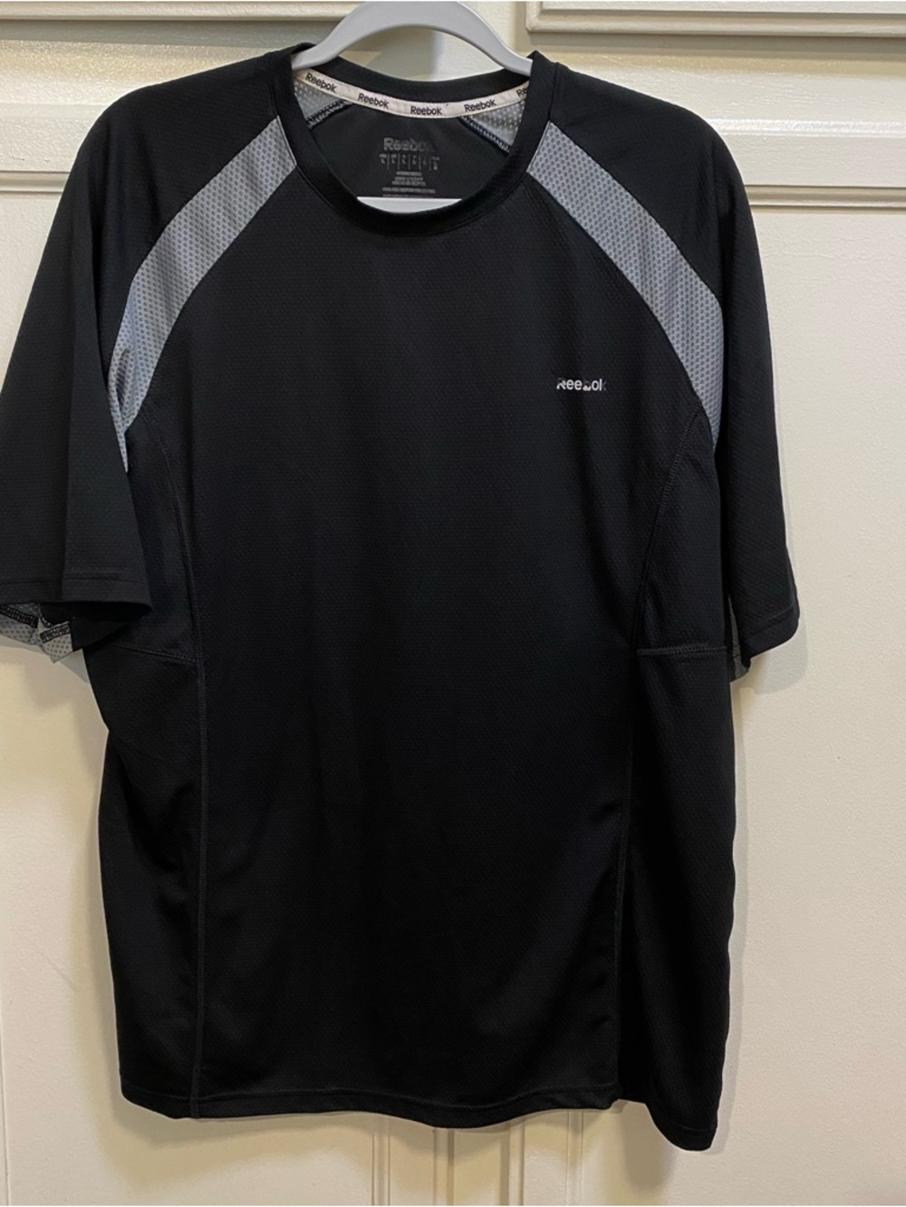 Reebok Men’s Black and Gray Short-Sleeve Athletic Tee